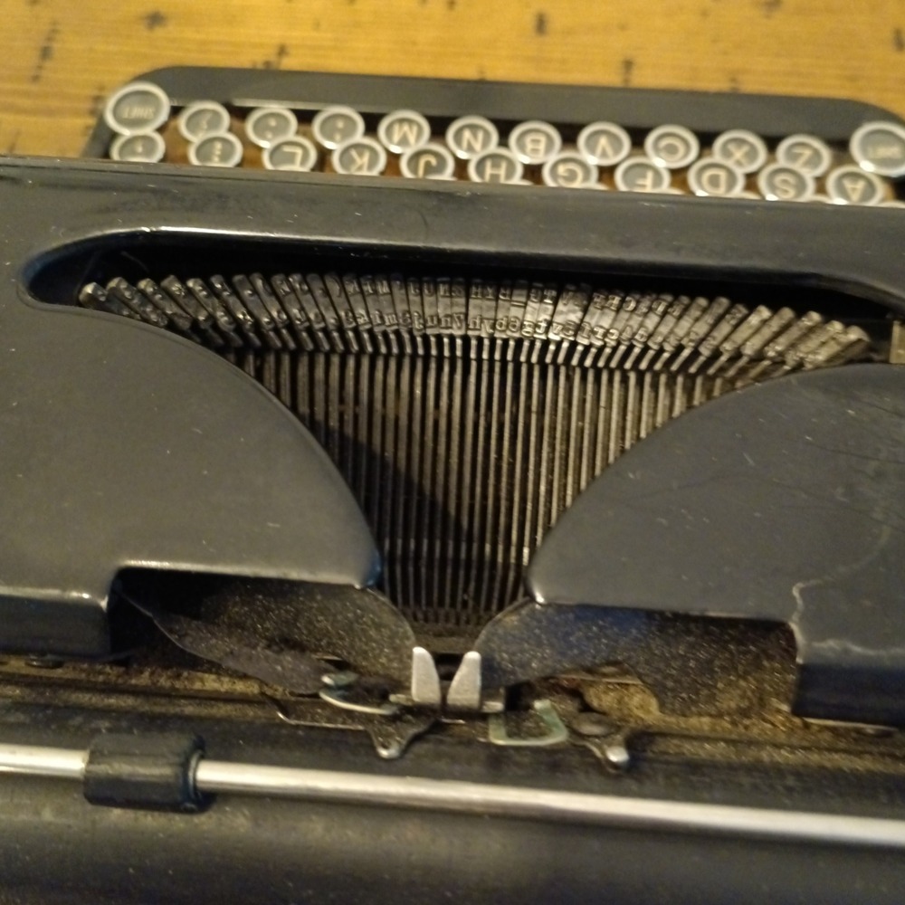 Vintage Royal Portable Typewriter 1930s Touch Control Glass Keys Made in USA - Picture 6 of 9